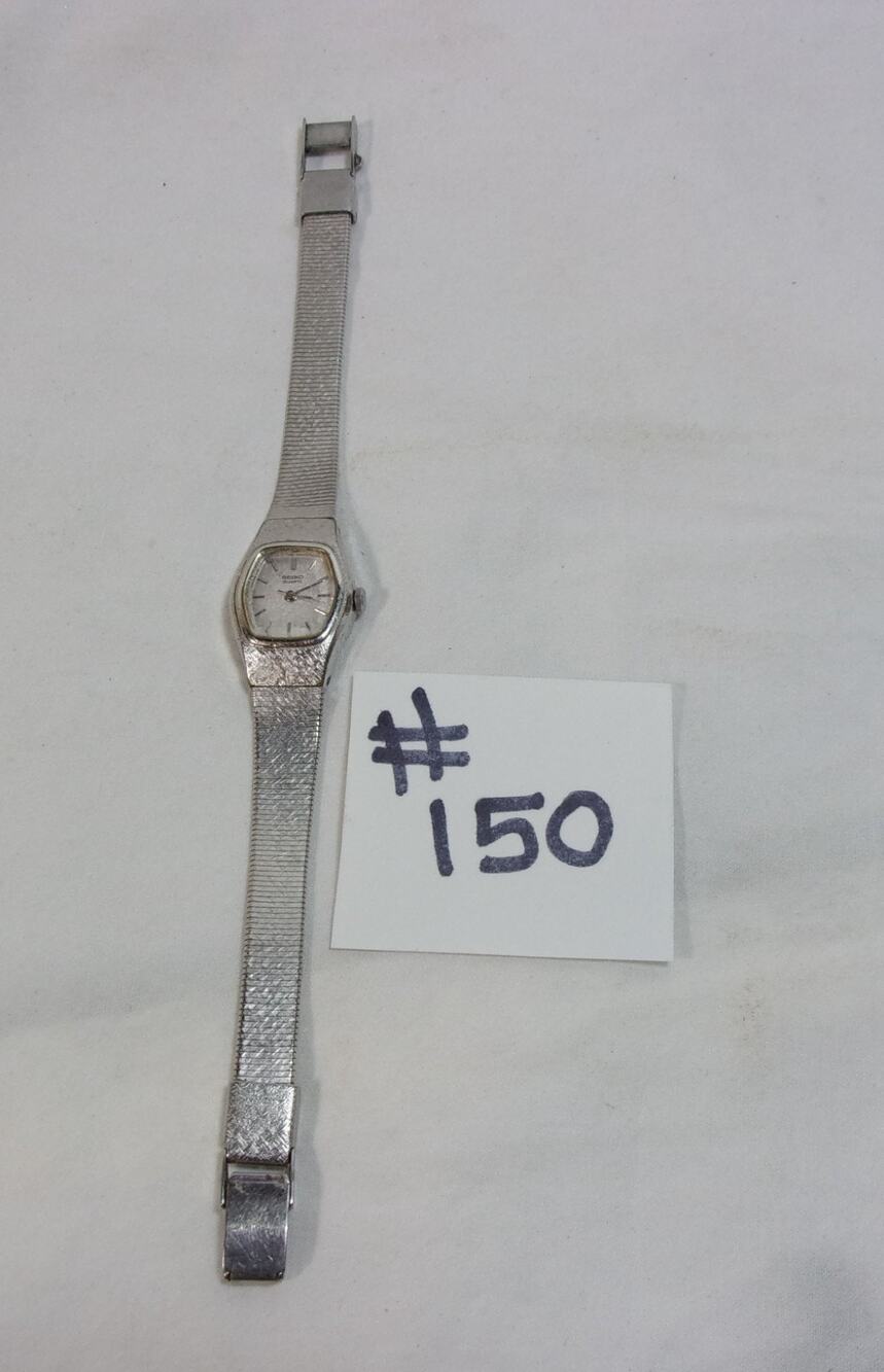 SEIKO 2C21-5149 WOMEN'S WATCH-SMALL AND SLIM-SILVER-TONE-CRYSTAL SCRATHED-RUNS